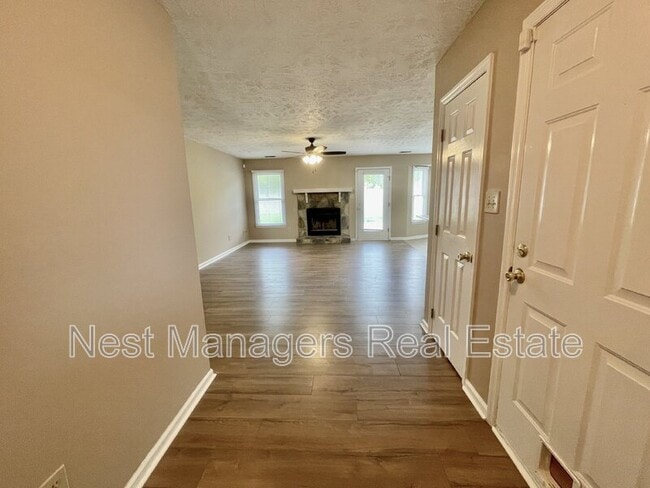 Photo - 103 Peregrine Pl