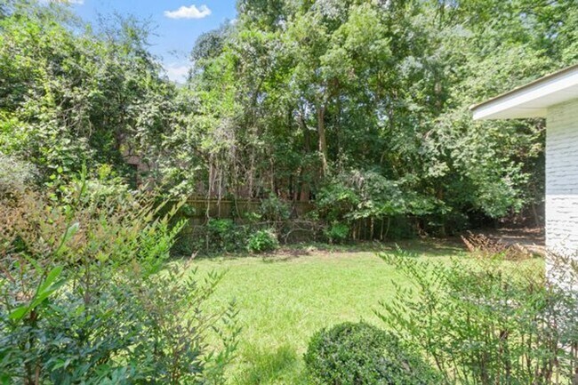 Photo - 3 bedroom 2 bath house 1-car garage walk to TMH!! Available in MAY!