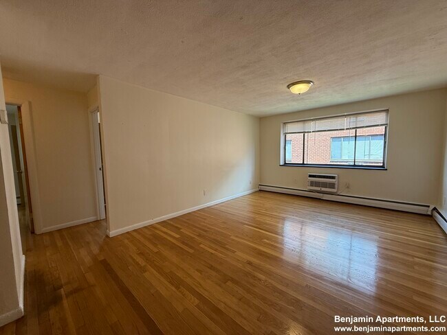 Building Photo - 204 Babcock St Unit 1 Rental