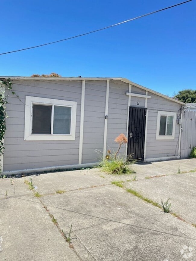 Building Photo - 01735 Unit 2 Rental