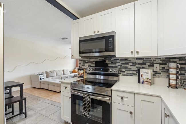 Photo - 299 SW 7th St