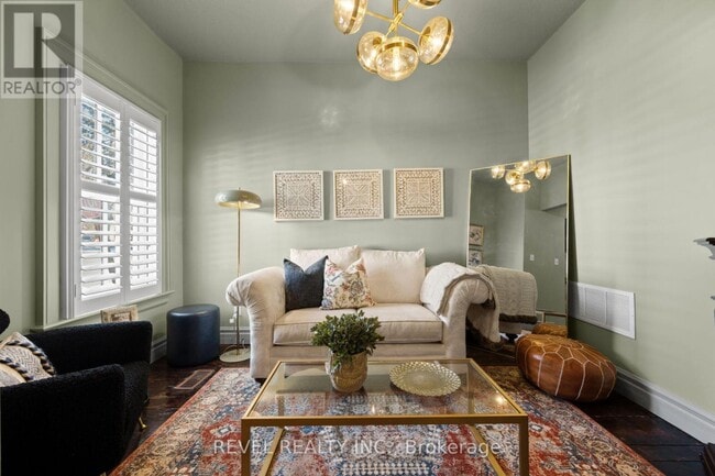 Photo - 296 Queen St S Unité A