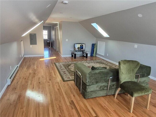76 Pembroke Ave