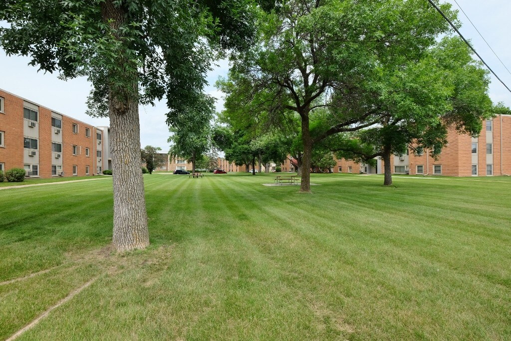 aquila park royal park apartments for rent in saint louis park mn forrent com