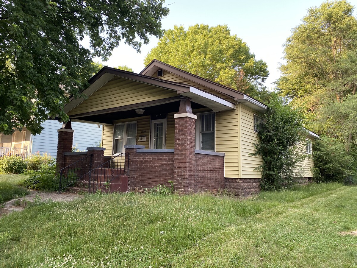 Photo - 1110 Clover St House