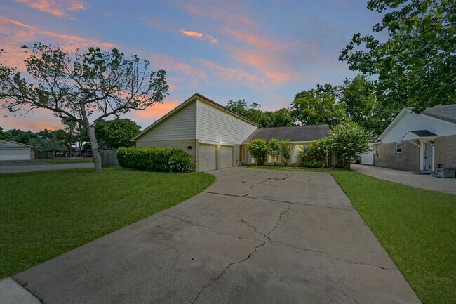 Photo - 2122 Clemson Dr Casa