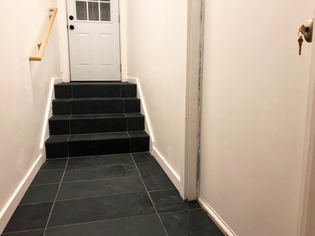 Photo - 925A Southgate Avenue