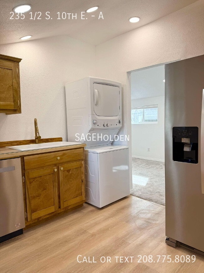 Photo - 235 1/2 S. 10th E.-A Unit A