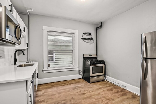 Photo - 933 Spaight St Unit 6