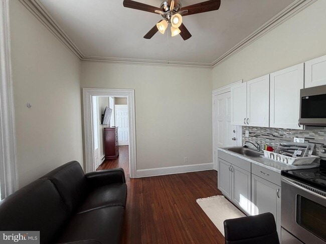 Photo - 171 E Walnut Ln