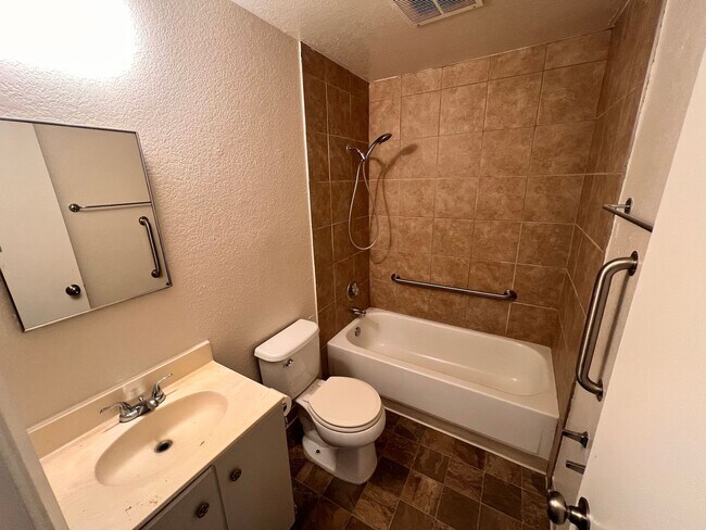 Photo - 200 E Park St Unidad 2