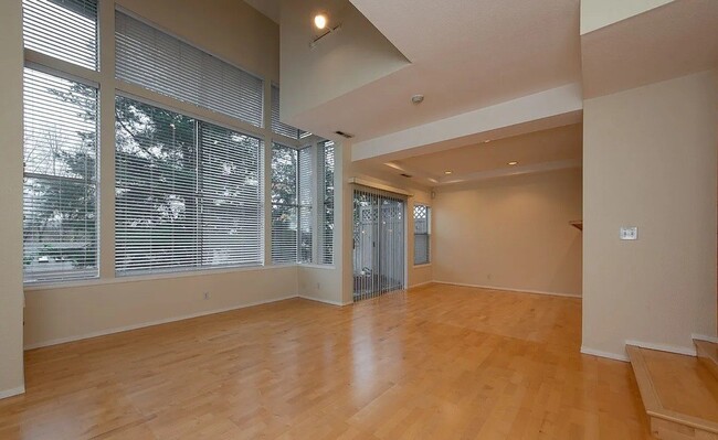 Photo - 7250 Old Redmond Rd