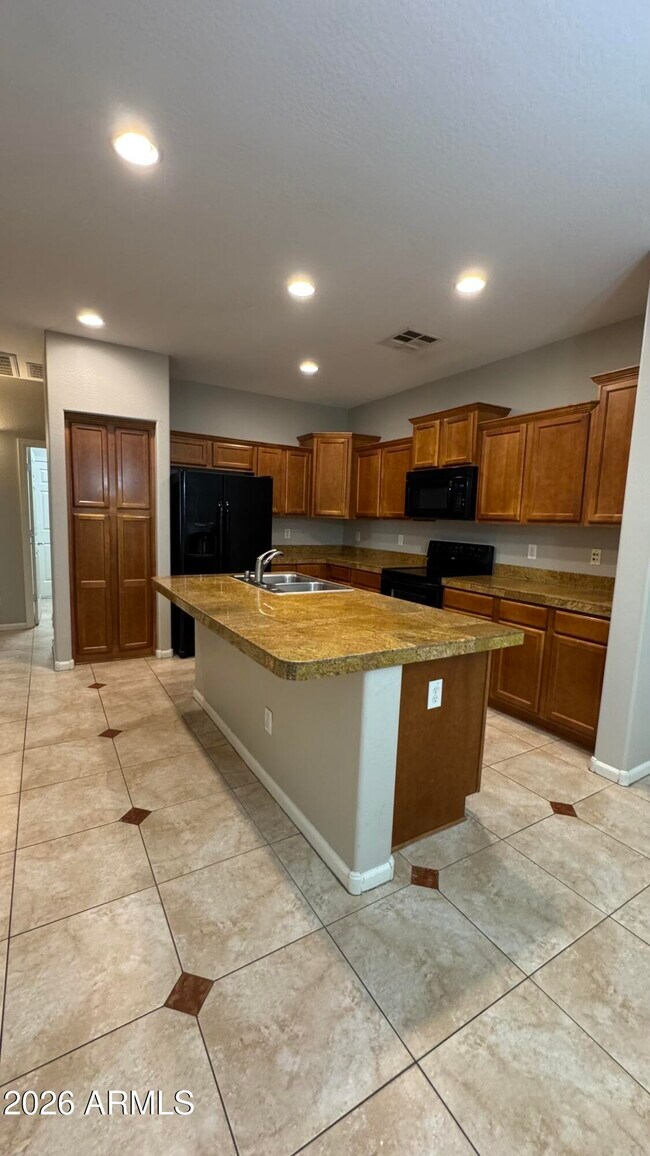 15389 W Bloomfield Rd
