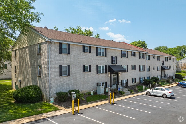 Photo - Harbor Club Apartments