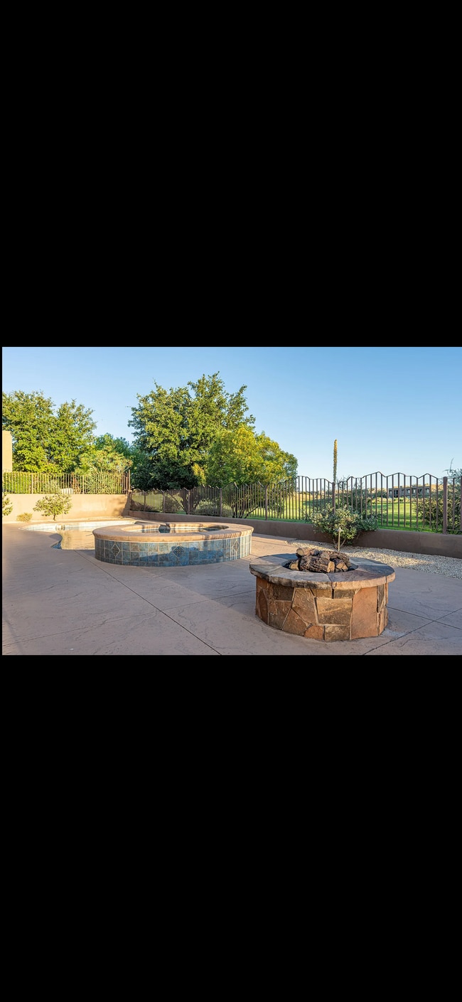 1747 W Red Cloud Cir