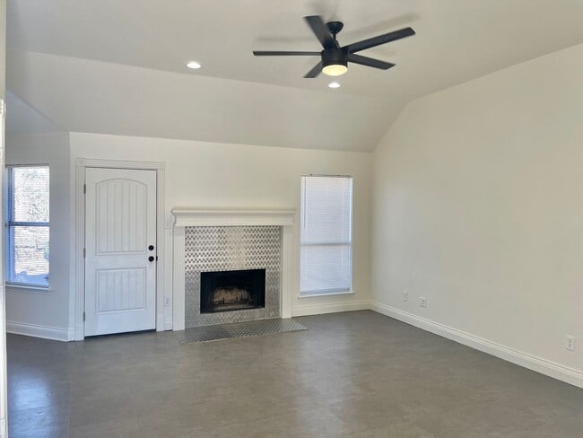 Photo - 517 Meadowcrest Dr
