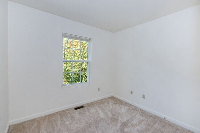 Photo - 119 Waterbury Ct