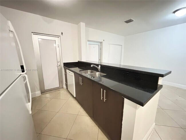 Building Photo - 1034 Lenox Ave. Unit 3 Rental