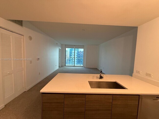 Photo - 1100 S Miami Ave Unidad 2303