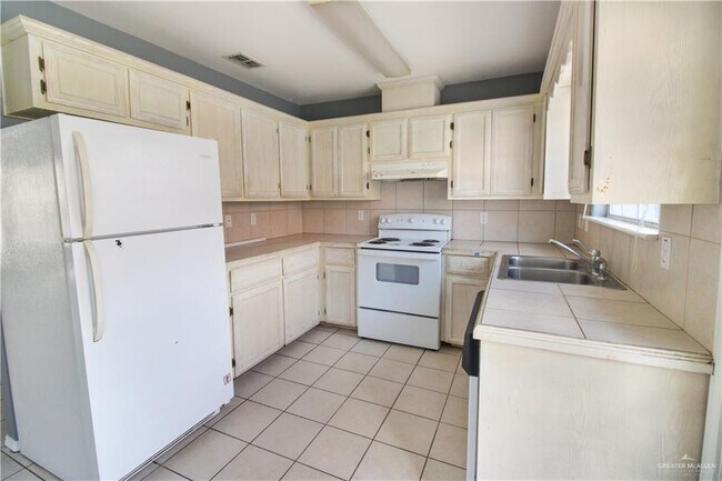 Photo - 13 Redbud Ave Unidad B