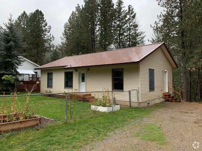 Building Photo - 3 bedroom, 1 bath house located up Sunnysl...