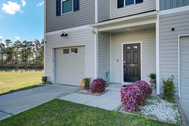Photo - 3 Bedroom 2.5 Bath Townhouse in Lakeview Commons - Goose Creek