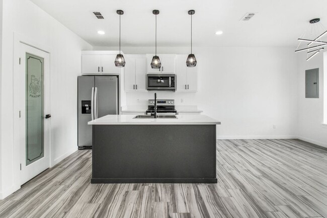 Photo - 706 W Seminole Ave House