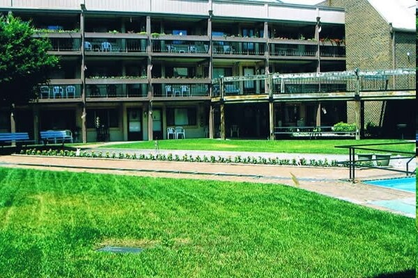 Photo - Holiday Village Apartments