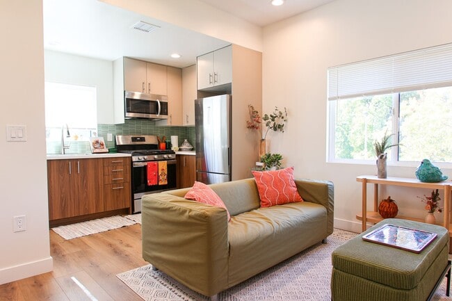 123 S Ave 63