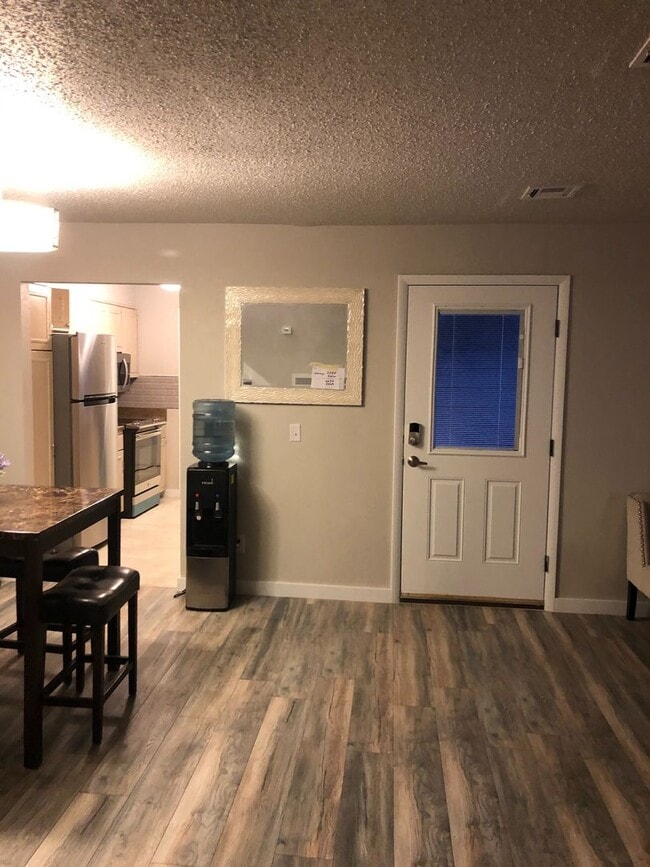 Building Photo - 2 bed & 2 bath Condo. 2 car garage. Unit 2841 Indian Creek