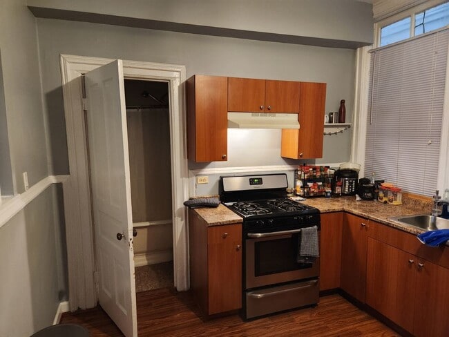 Photo - 1156 W Grand Ave Unit 302