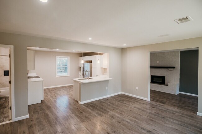 Photo - 3-Bedroom with 2 Full Baths Home in Charleston – Spacious 1,752 Sq