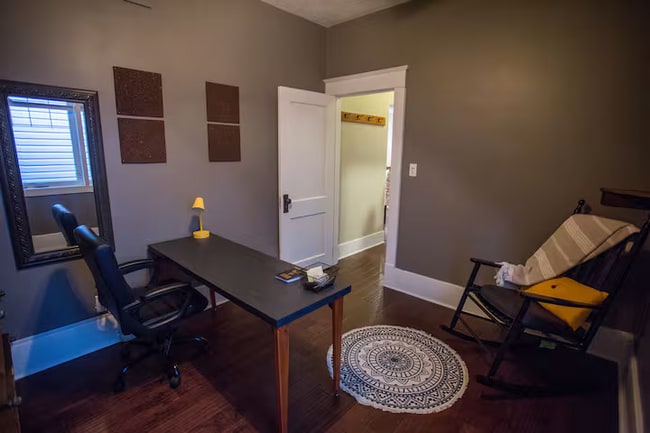 Photo - 415-416 6 St E