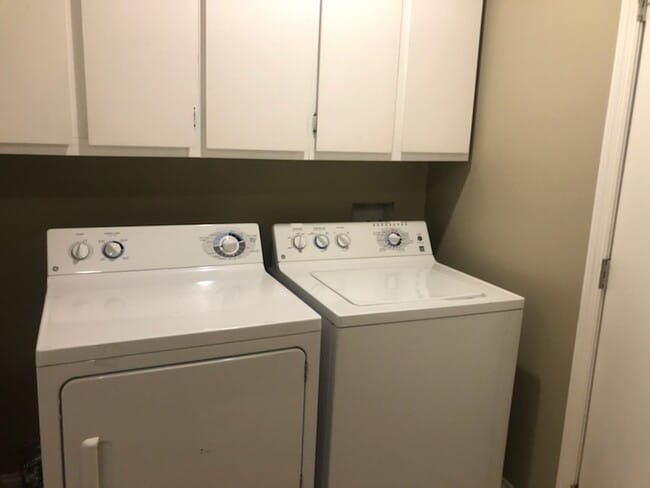 Photo - 2136 Collins St