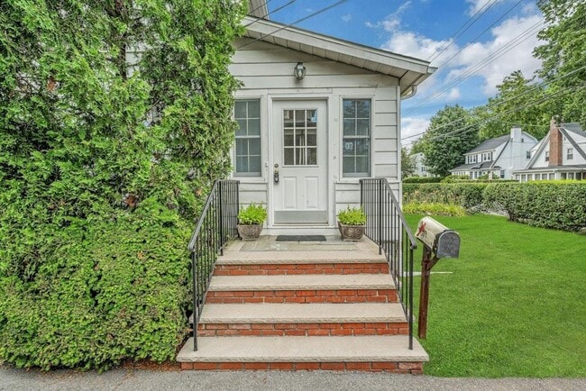 Photo - 10 Carman Rd House