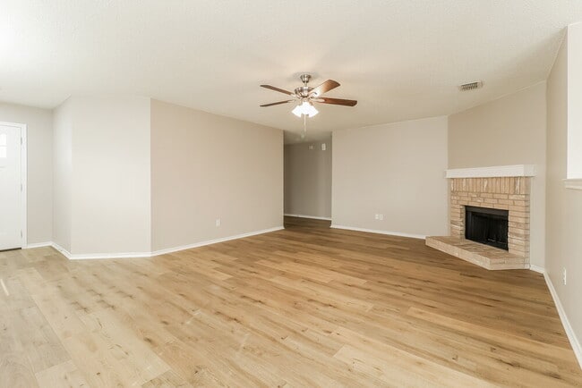 Photo - 517 Riverflat Dr