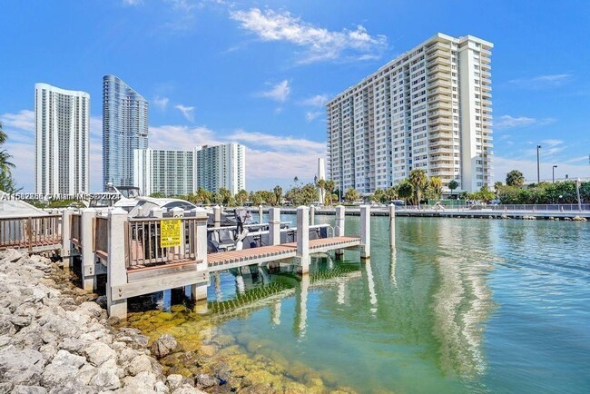 Building Photo - 400 Kings Point Dr Unit 1208 Rental