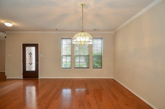 Photo - 2410 Crossmill Ln