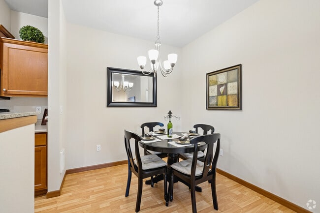 2BR, 2BA - 1,084SF - Dining Room - Linden Lane Apartments