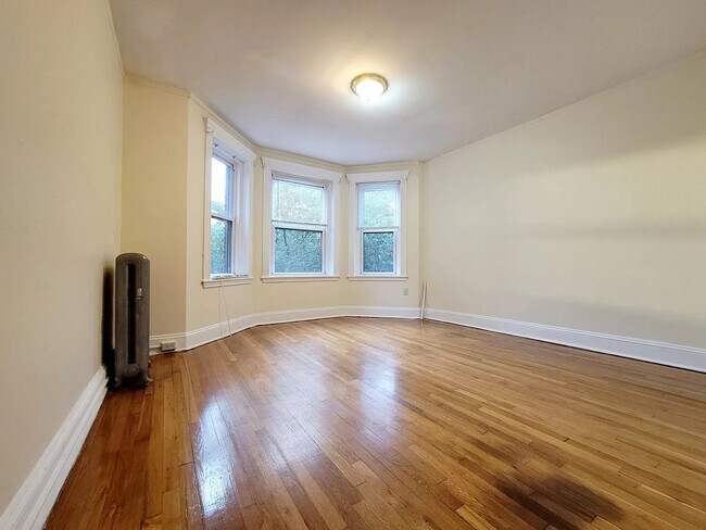 Building Photo - 360 Riverway Unit 10