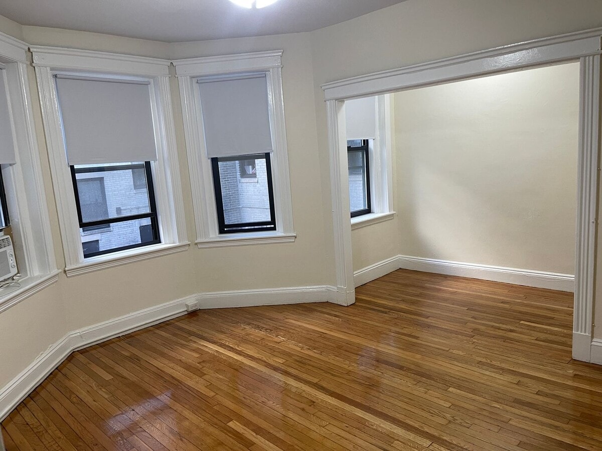 Studio with Alcove Great 1 bed alternatove On the green Line, Heat inc, NO FEE June Laundry - Studio with Alcove Great 1 bed alternatove On the green Line, Heat inc, NO FEE June Laundry