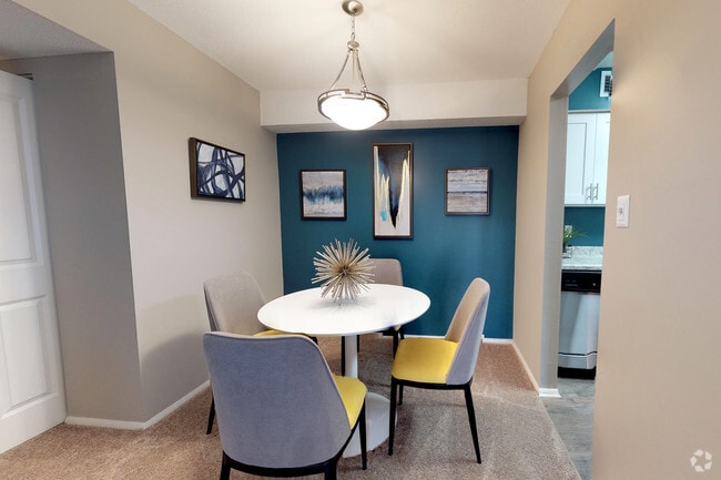 2BR, 1.5BA - 1000 SF - Summerville Station