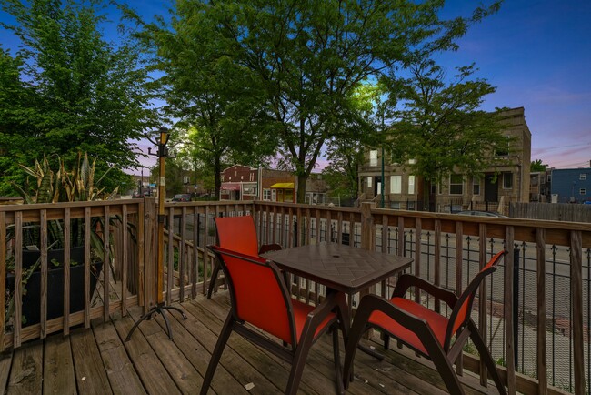 Front Patio - 520 N Kedzie Ave Apartments Unit #1