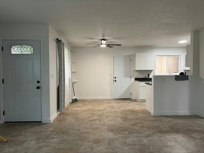 15-2712-2712 Hee St