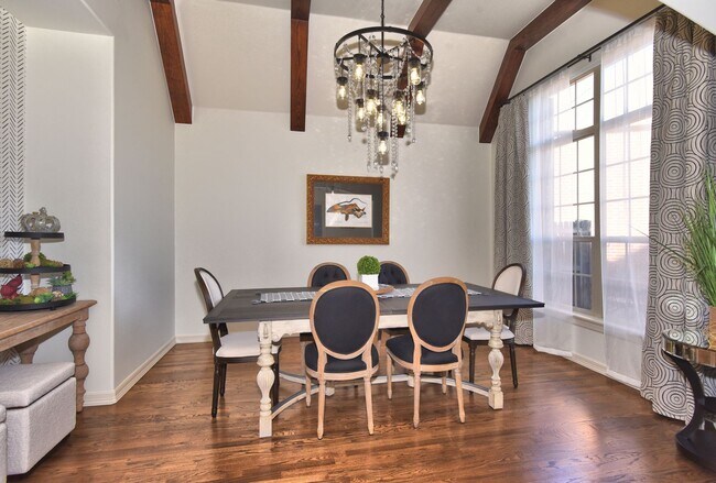 Photo - Executive Rental in JENKS Schools. Impecca...