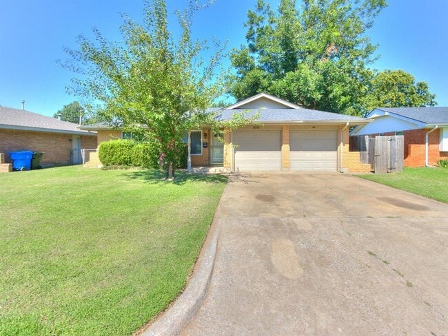 Photo - 208 Thompson Dr