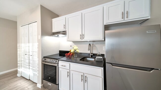 Photo - Park Vista Apartments - 2497 N. Park Ave, ...