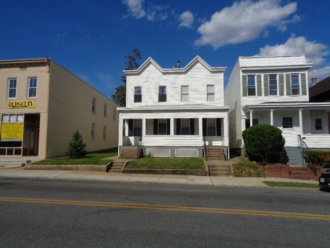 Building Photo - 4025 Falls Rd Unit 4025 Falls Rd.