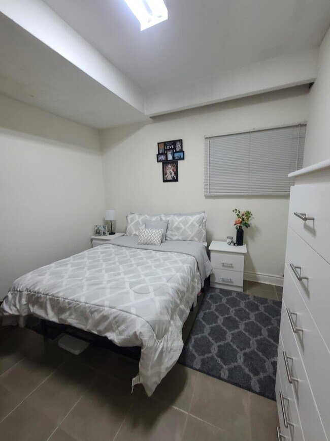 Photo - Spacious 1 Bedroom Apartment for rent  Bathurst- Lawrence