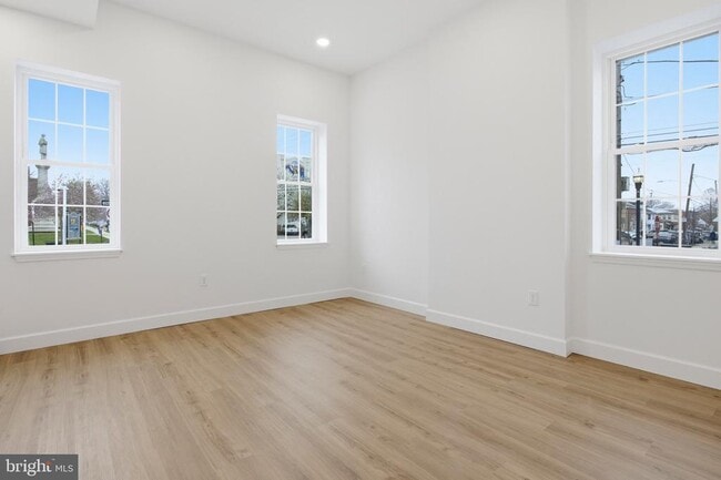 Building Photo - 100 W Front St Unit 1A